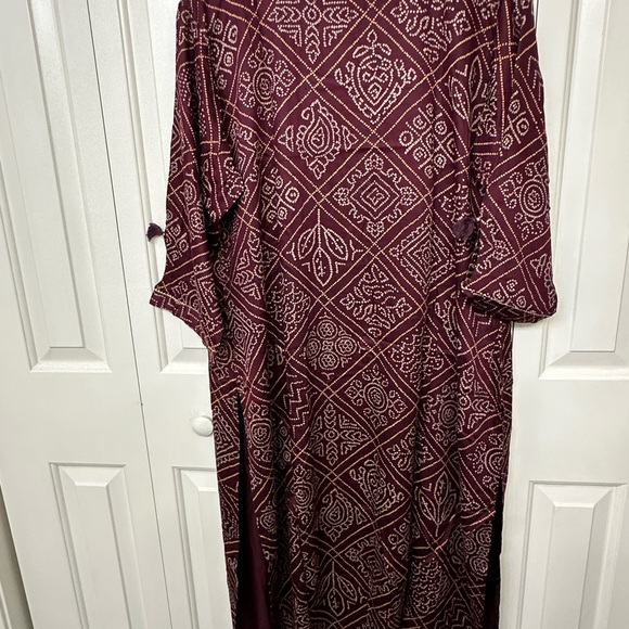 SALE‼️Elegant Maroon Patterned Women's long Tunic. - Picture 7 of 10